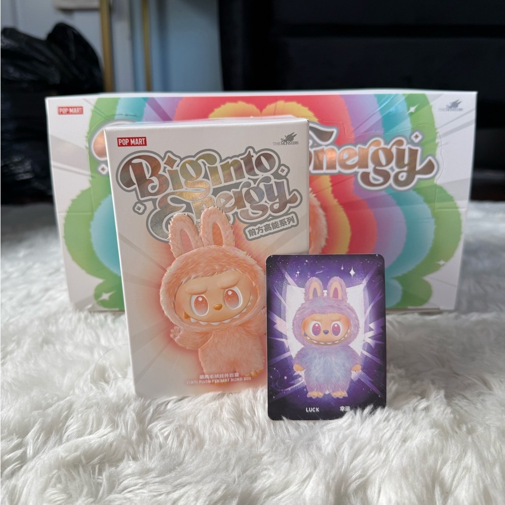 LUCK BIG INTO ENERGY LABUBU POP MART - Picture 3 of 9